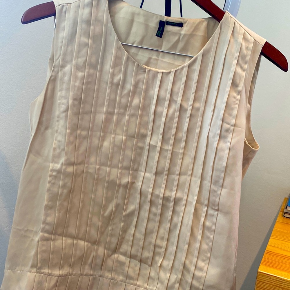 LIKE NEW SILK BEIGE BENETTON TOP SIZE XS